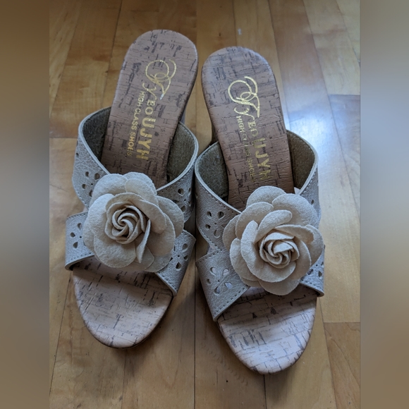 Wedge Heel in Tan - Picture 2 of 4